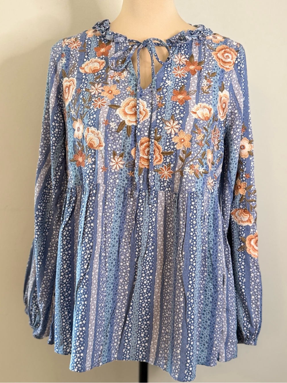 Floral embroidered tunic top long sleeves blue pink SZ M